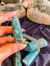 Load image into Gallery viewer, Blue Apatite Point