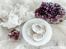 Load image into Gallery viewer, Howlite Worry Stone