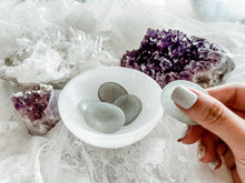 Load image into Gallery viewer, Green Aventurine Worry Stone