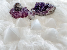 Load image into Gallery viewer, Selenite Pyramid