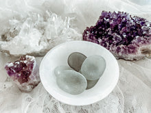 Load image into Gallery viewer, Green Aventurine Worry Stone
